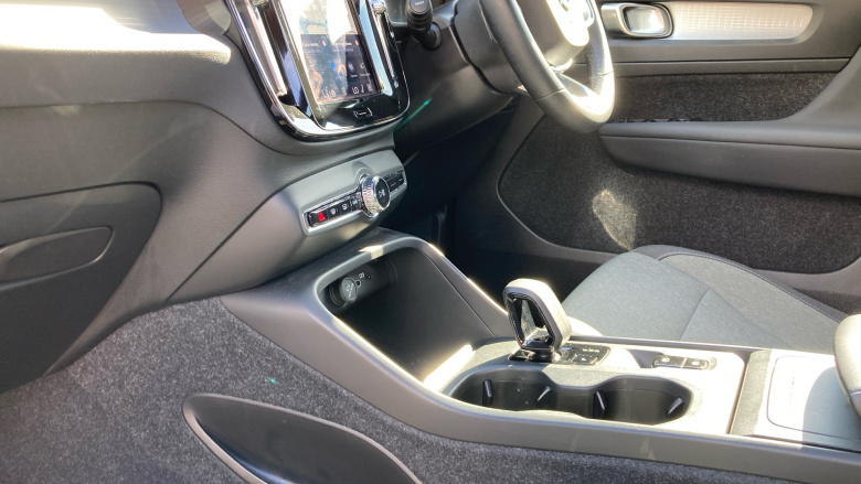 Volvo XC40 2.0 B3P Core 5dr Auto Petrol Estate